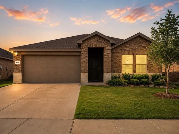 806 Peighton Court, Cleburne, TX 76033
