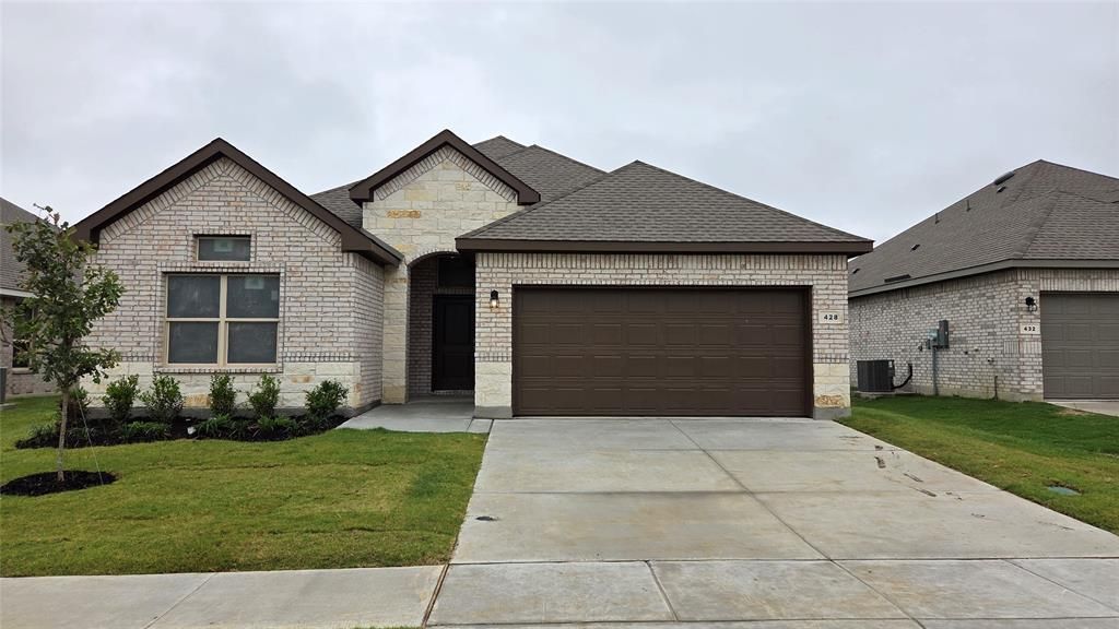 428 Sunday Silence Way, Granbury, TX 76049 Main Photo