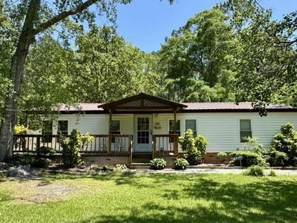 648 Old Church Road , Swansboro, NC 28584