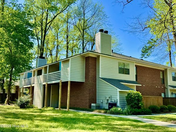120 Hidden Branches Close , Winterville, NC 28590