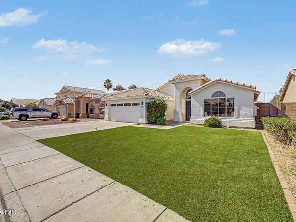 8534 W CHARLESTON Avenue, Peoria, AZ 85382