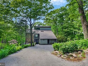 198 HEMLOCK DRIVE, ROSELAND, VA 22967