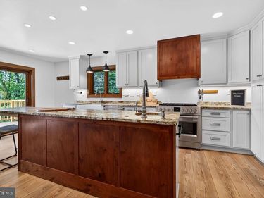 198 HEMLOCK DRIVE, ROSELAND, VA 22967