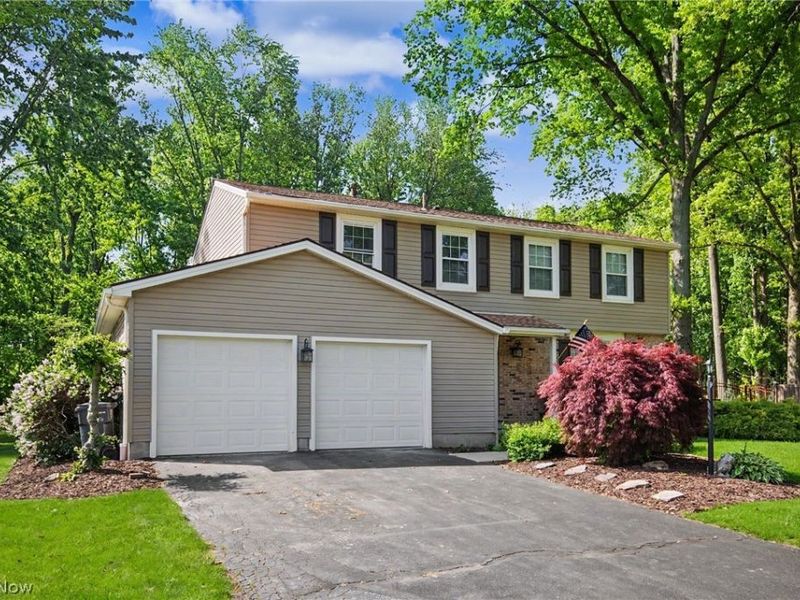 9252 Briarbrook Drive NE, Howland, OH 44484 Photo 2