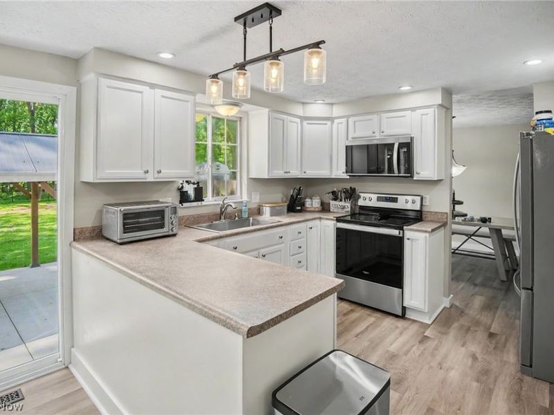 9252 Briarbrook Drive NE, Howland, OH 44484 Photo 5