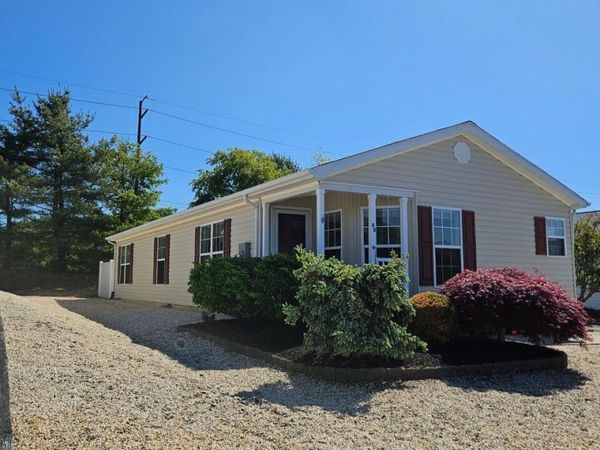 48 Fort Lee Drive, Manahawkin, NJ 08050