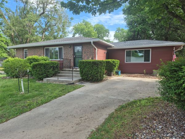 435 E LEACH Avenue , Des Moines, IA 50315