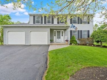 7203 Kendall Drive E, East Syracuse, NY 13057