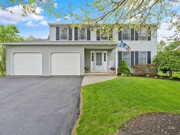 7203 Kendall Drive E, East Syracuse, NY 13057