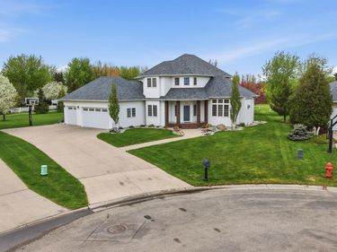 274 44th Avenue S, Moorhead, MN 56560