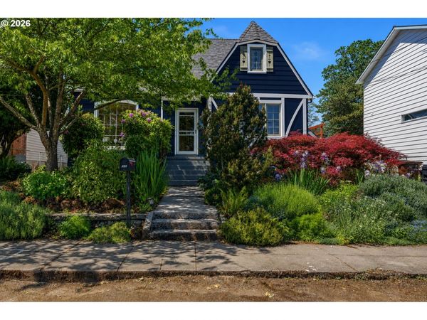 135 S 8TH ST, St. Helens, OR 97051