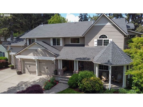 565 SHELOKUM DR, Silverton, OR 97381
