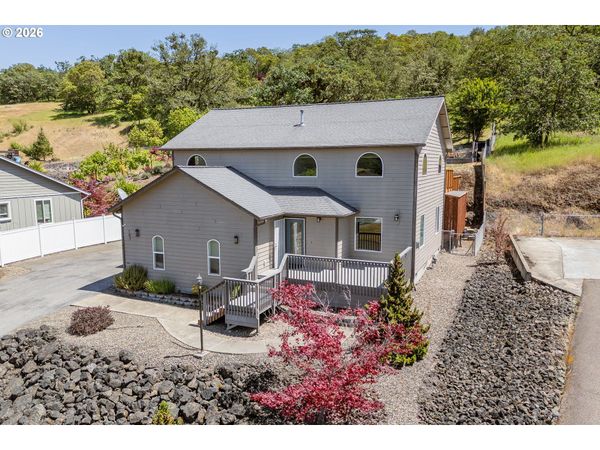187 North View DR, Roseburg, OR 97470