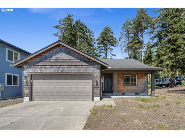 1076 NE 12TH AVE, Rockaway Beach, OR 97136
