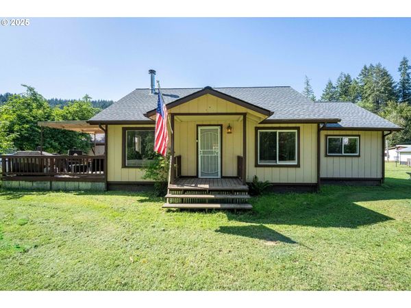 99996 LONE PINE LN, Myrtle Point, OR 97458