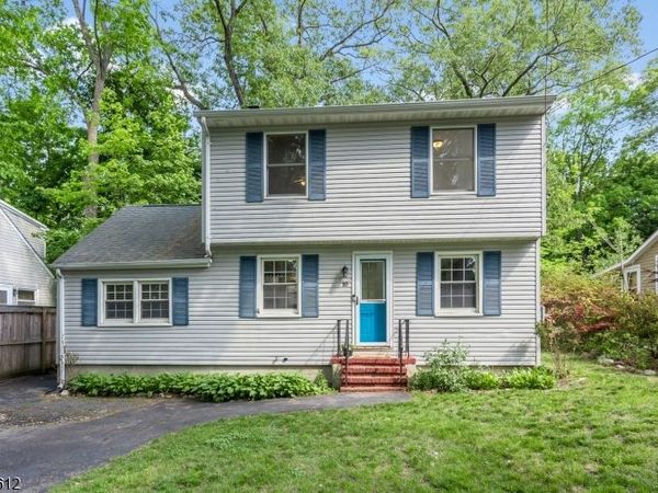10 Iroquois Trl, Denville, NJ 07834