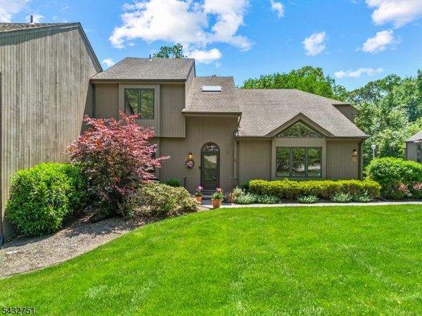 26 Sherwood Drive, Mountain Lakes, NJ 07046