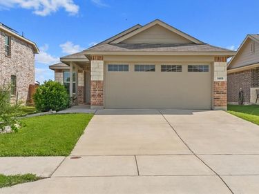 5805 Honey Creek Street, Fort Worth, TX 76179