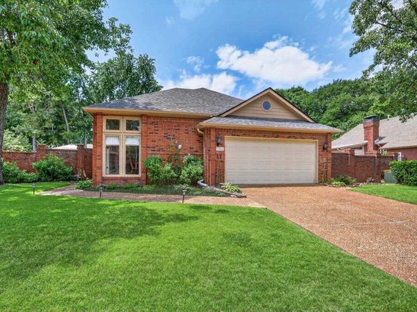 7763 HUNTERS RUN DR, Germantown, TN 38138