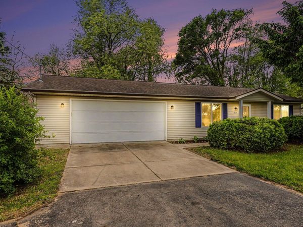 828 106th Avenue, Plainwell, MI 49080