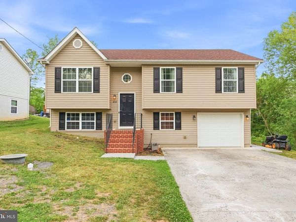 658 W KING STREET, STRASBURG, VA 22657