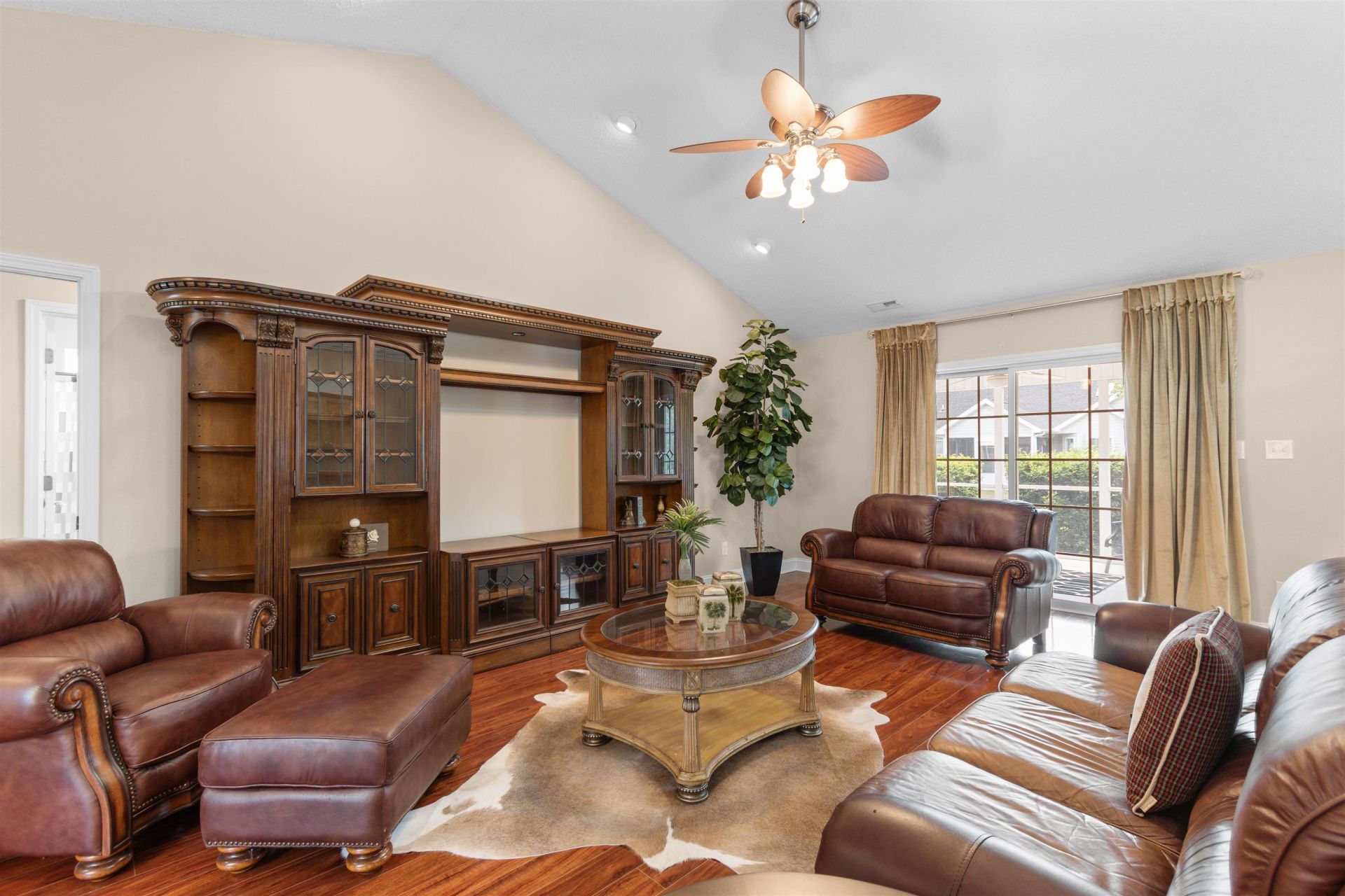 220 Candlewood Dr. Photo 12