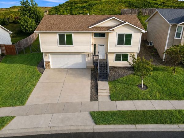 1255 SW Latour Peak, Pullman, WA 99163