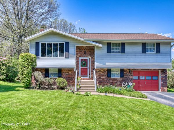 10 Atwell Drive, Dupont, PA 18641
