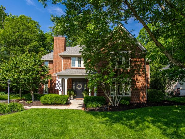 4626 Woods Edge Drive, Zionsville, IN 46077