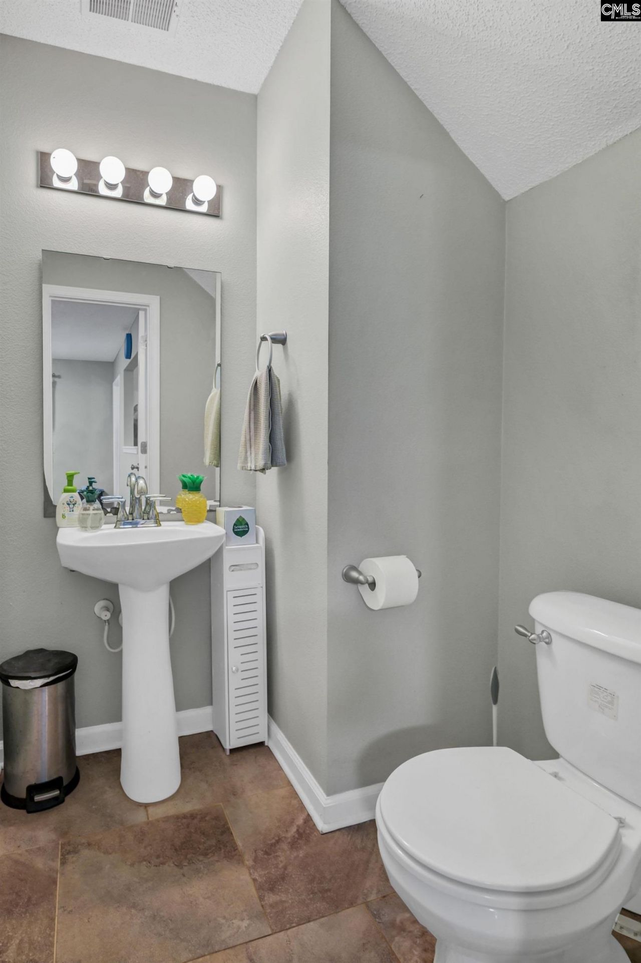 86 Crossfox Court  Photo 15