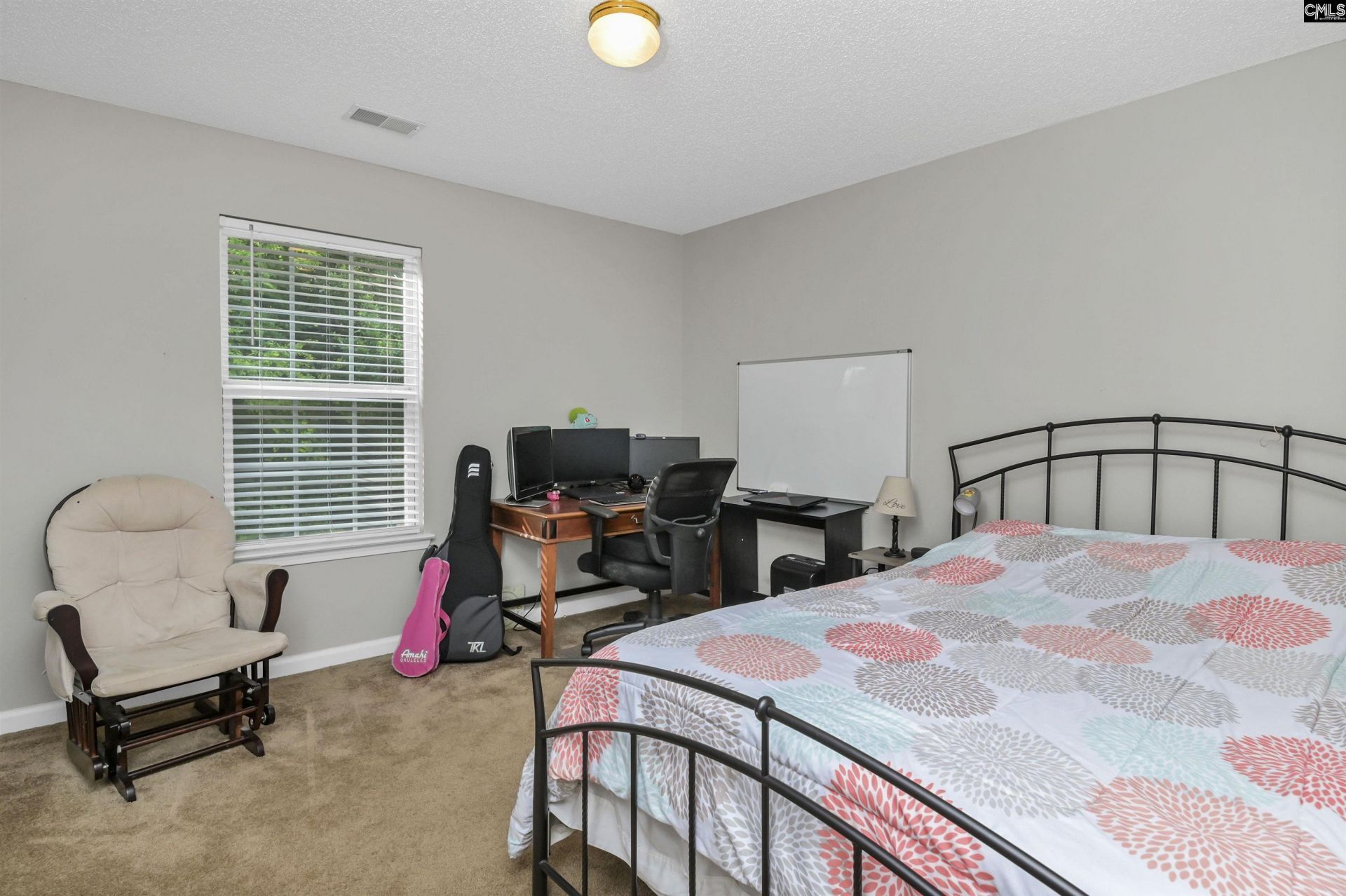 86 Crossfox Court  Photo 17
