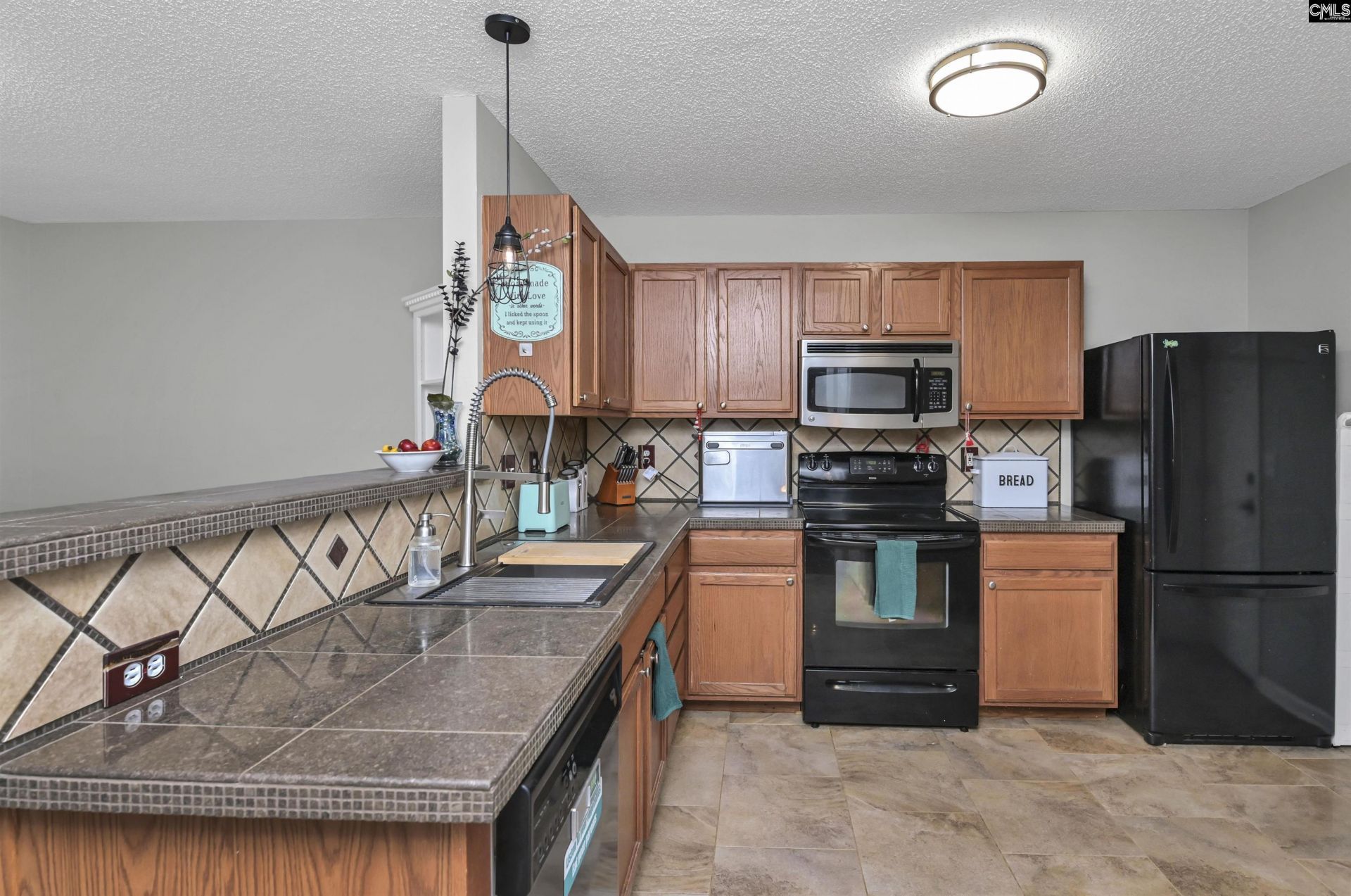 86 Crossfox Court  Photo 6