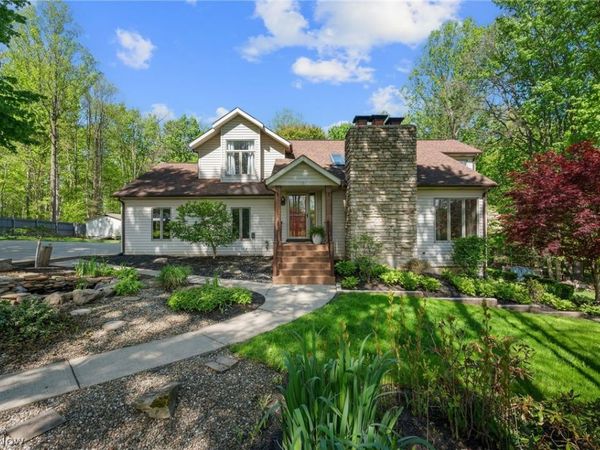 18976 Thorpe Road , Chagrin Falls, OH 44023