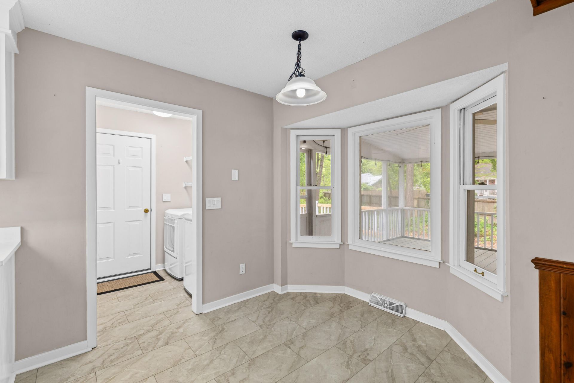 100 Medway Square Photo 13