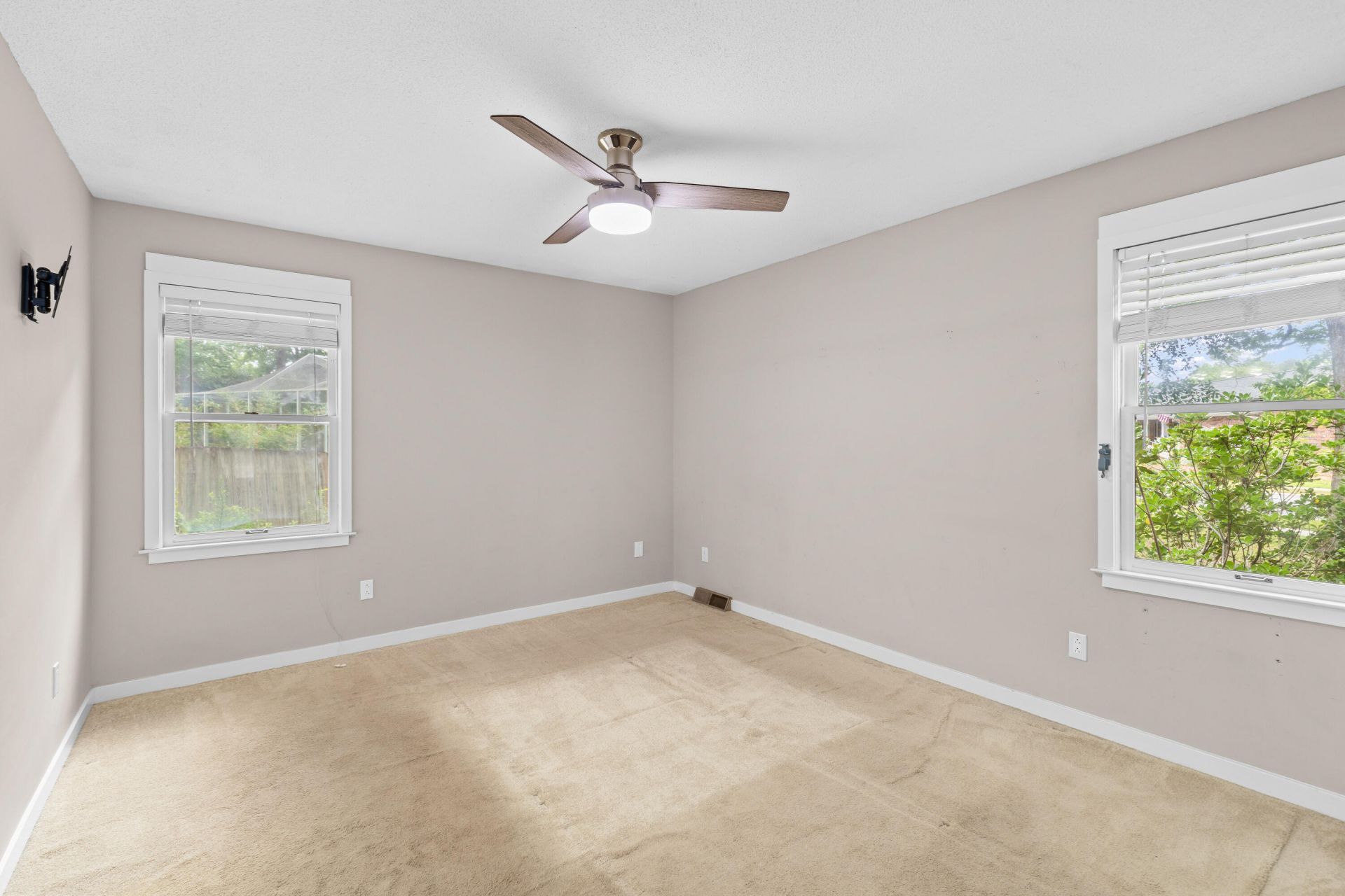 100 Medway Square Photo 15