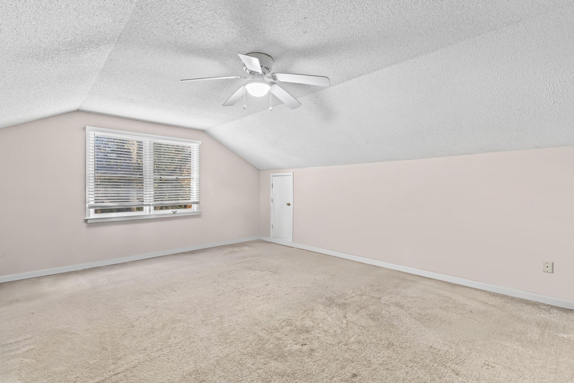 100 Medway Square Photo 25