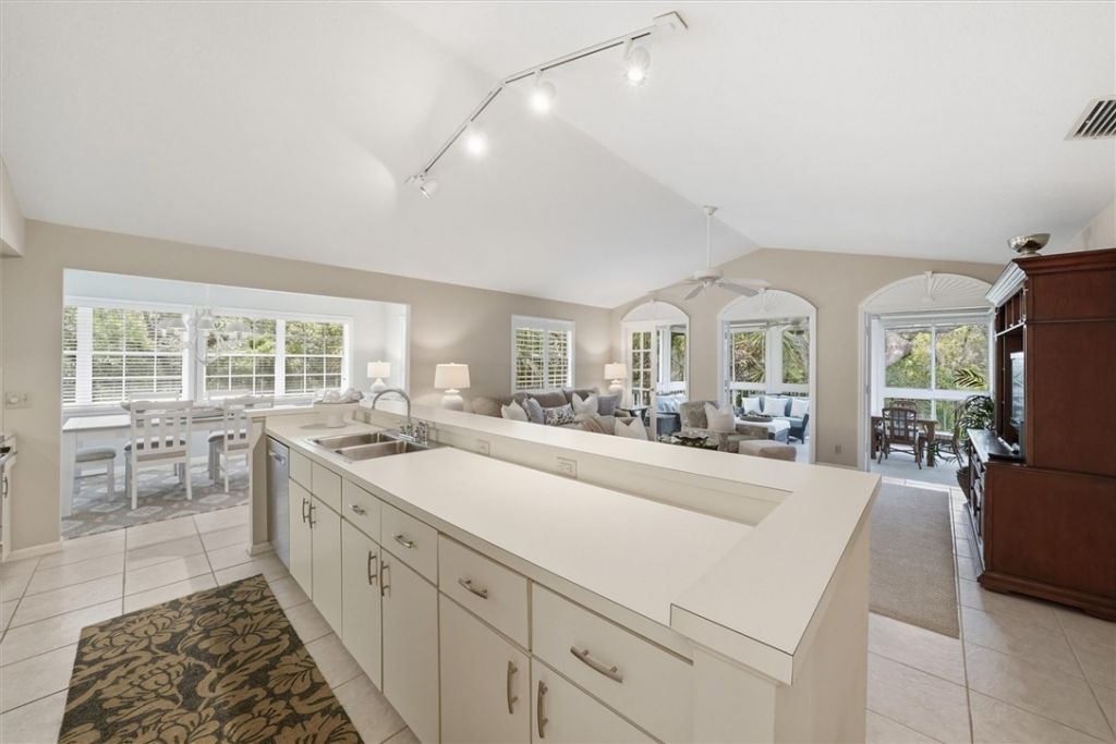 1275 Winding Oaks Circle E, Unit 705, Vero Beach, FL 32963 Photo