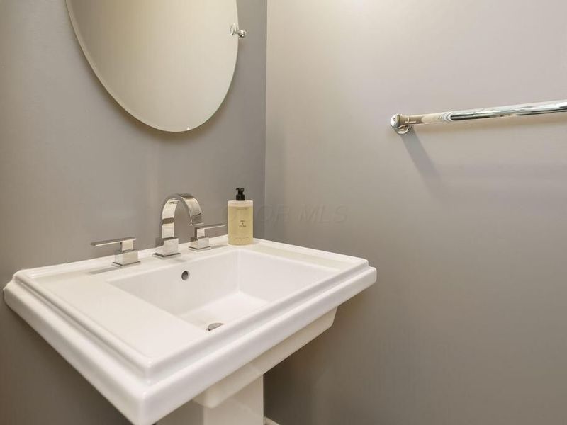 109 Aston Row Lane, Columbus, OH 43201 Photo 10