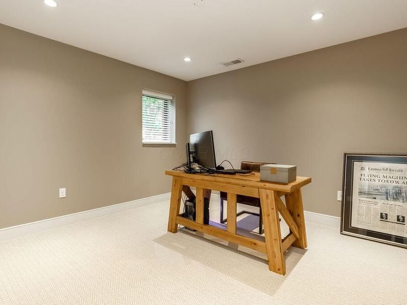109 Aston Row Lane, Columbus, OH 43201 Photo 23
