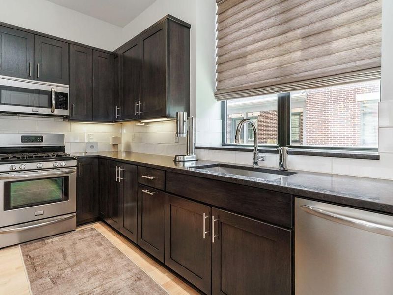 109 Aston Row Lane, Columbus, OH 43201 Photo 8