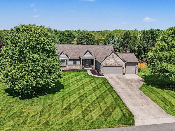 42 Millstone Circle, Pataskala, OH 43062
