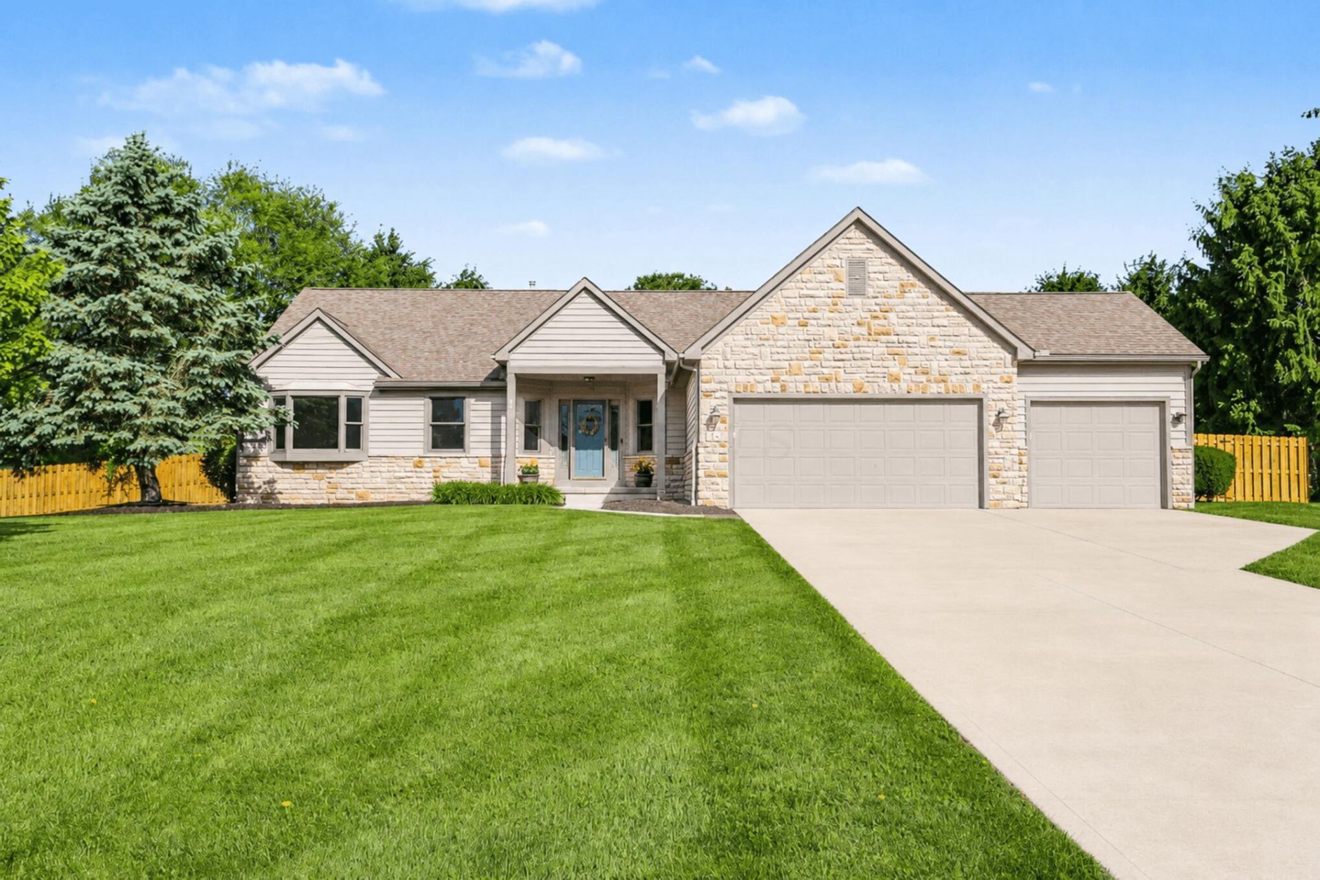 42 Millstone Circle , Pataskala, OH 43062 Main Photo