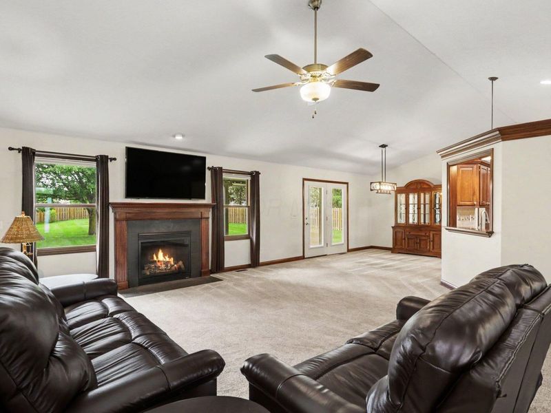 42 Millstone Circle, Pataskala, OH 43062 Photo 4