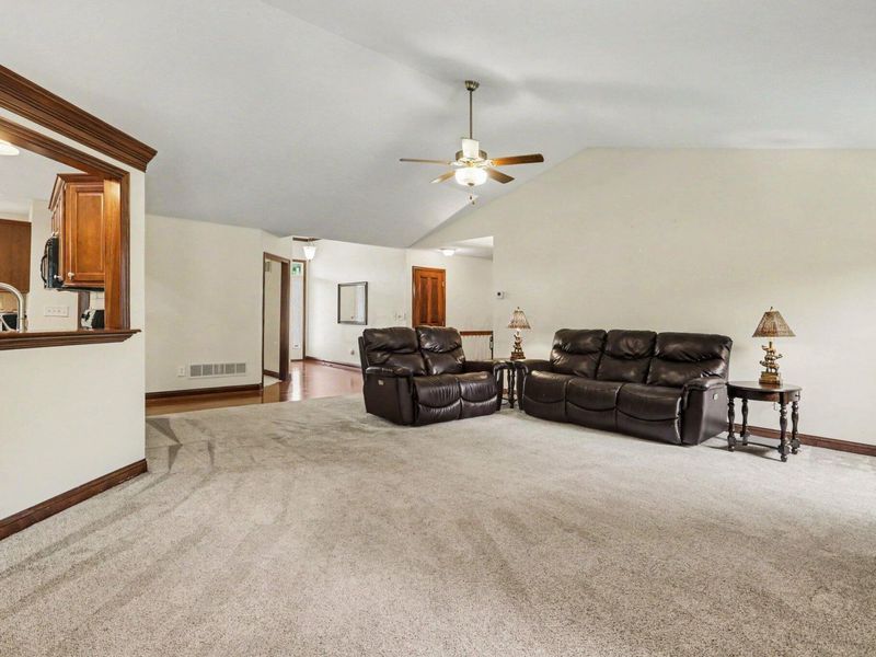 42 Millstone Circle, Pataskala, OH 43062 Photo 6
