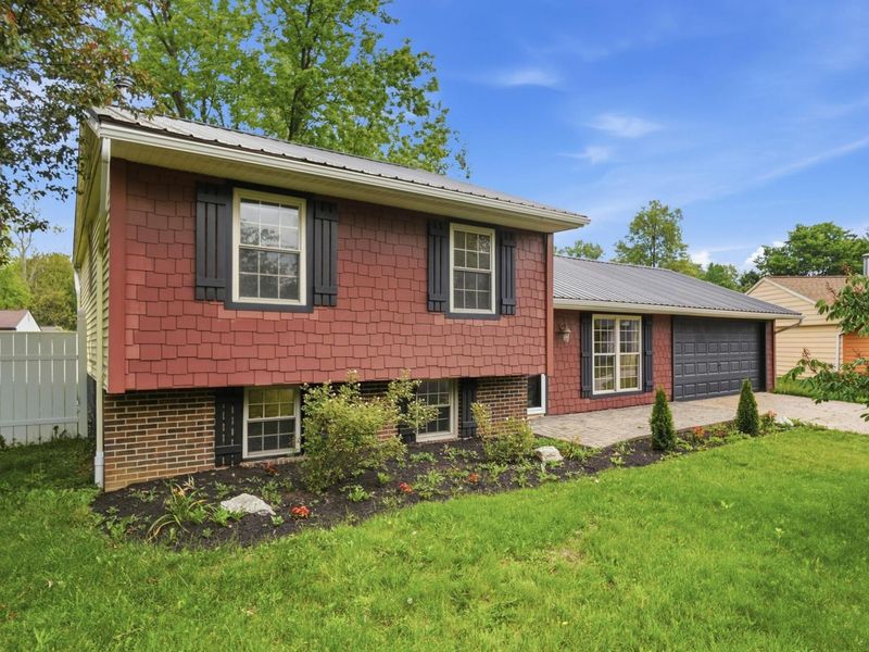 691 Juniper Lane, Columbus, OH 43230 Photo 1