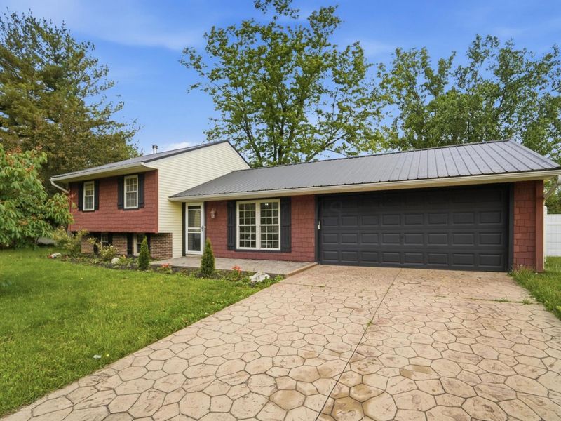 691 Juniper Lane, Columbus, OH 43230 Photo 2