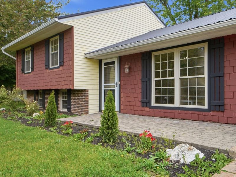 691 Juniper Lane, Columbus, OH 43230 Photo 3