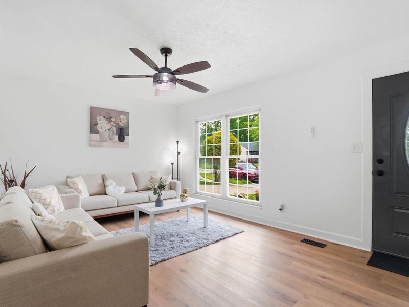 691 Juniper Lane, Columbus, OH 43230 Photo 6