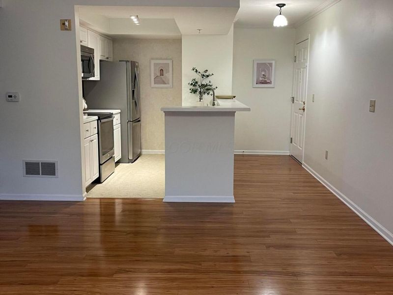 5935 N High Street , Unit 215, Worthington, OH 43085 Photo 6
