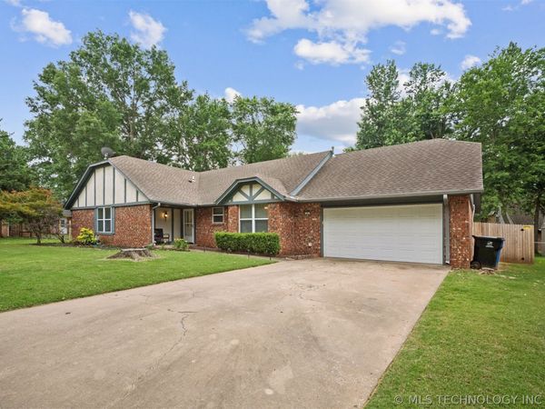 205 W Baton Rouge Street , Broken Arrow, OK 74011